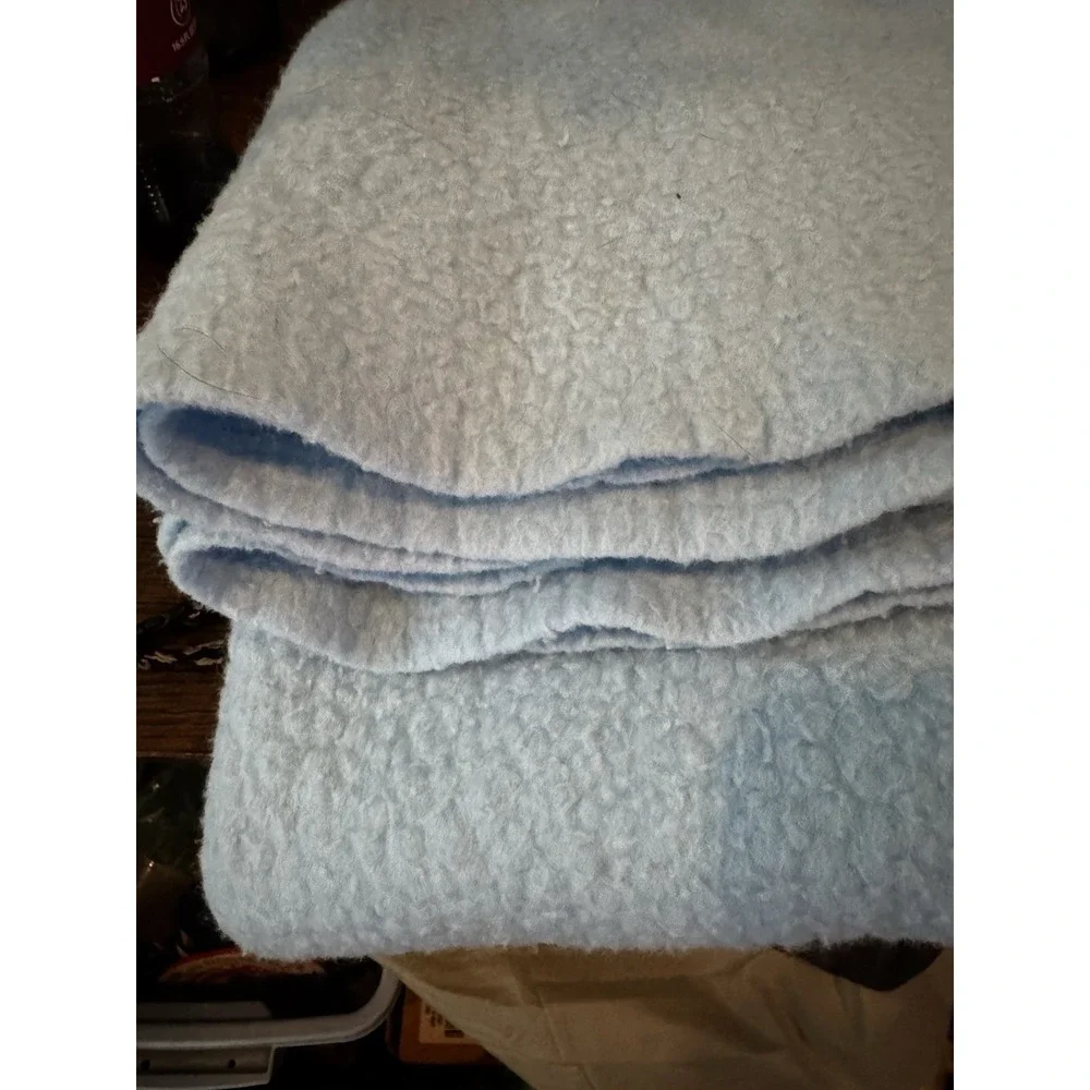 VTG Light Blue 100% Acrylic Thermal Blanket Satin Trimmed Edges 64 X 88 EUC